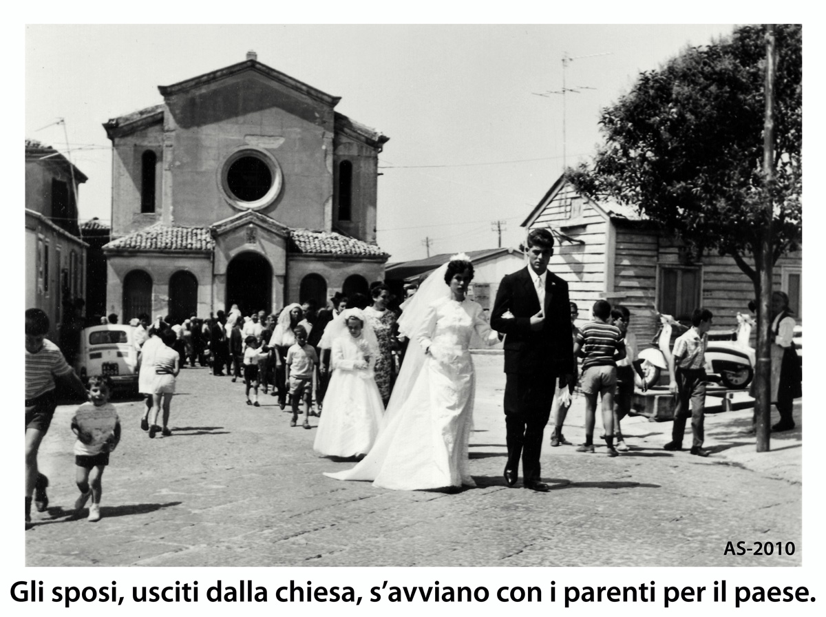 Uscita dalla chiesa